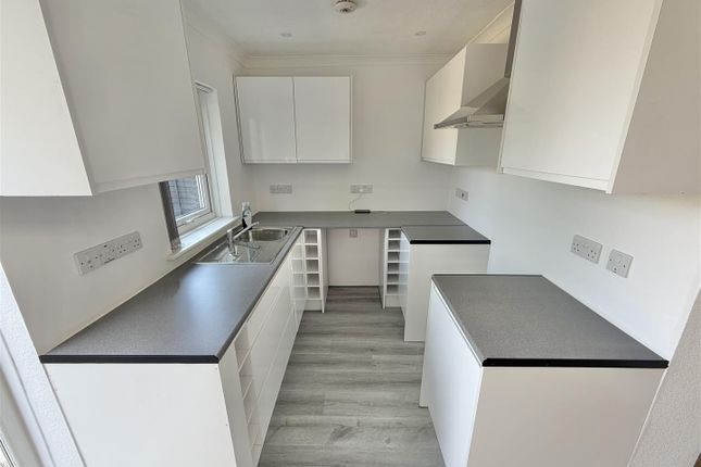 69, Carrs Road, Clacton-On-Sea photo 2