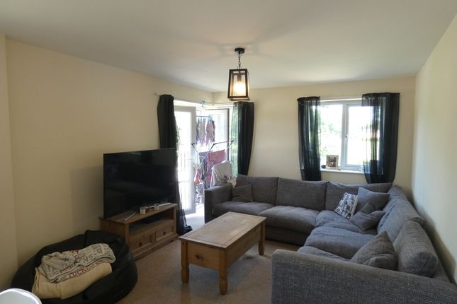 4, Honey Court, Farnborough photo 3