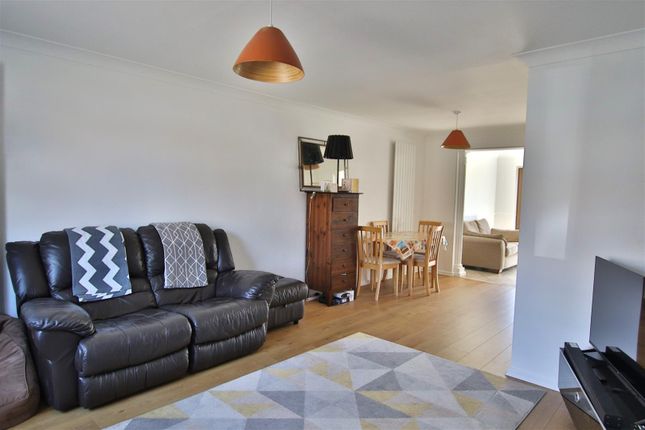 9, Plantation Crescent, Tewkesbury photo 2