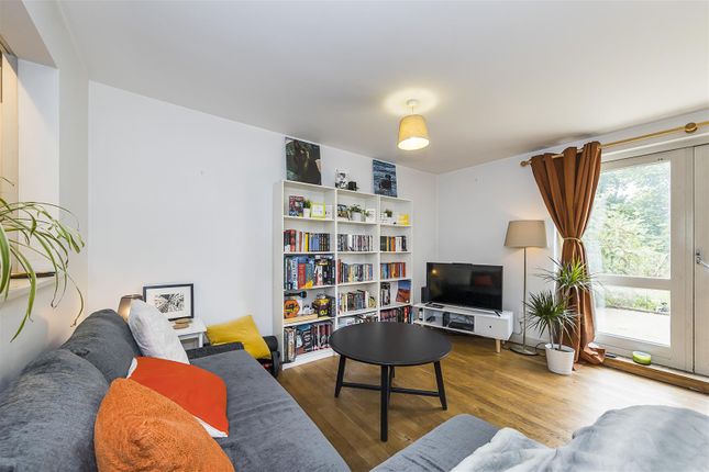 Flat 2, Amey Court, 1a, Grosvenor Rise East, London photo 3