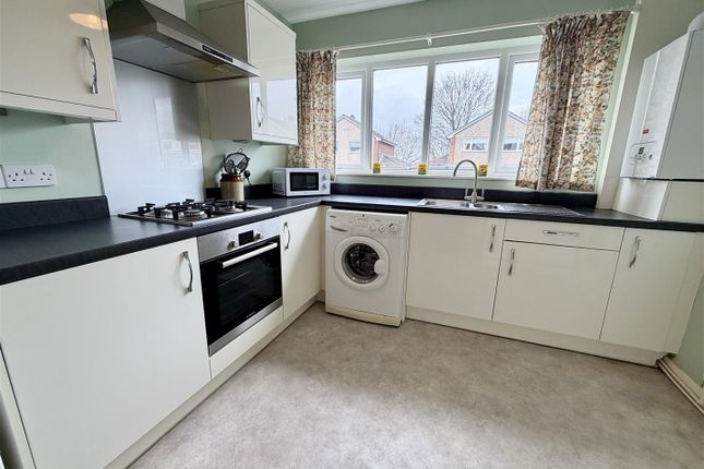 39, Cotswold Drive, Leeds photo 3