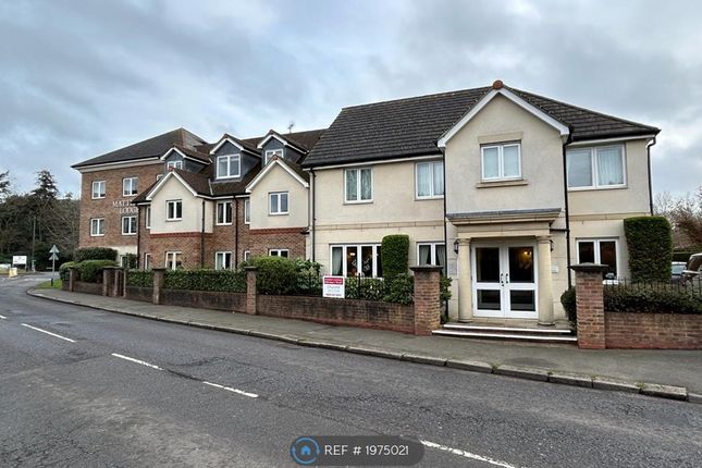 Thumbnail Flat to rent in Station Road, Addlestone