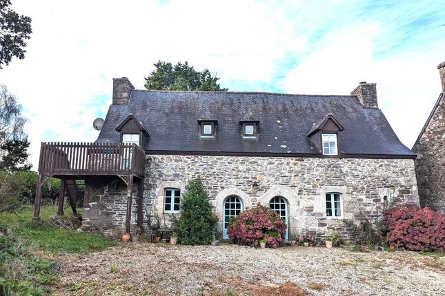 Detached house for sale in 22780 Loguivy-Plougras, Côtes-D'armor, Brittany, France