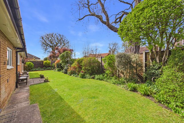 8 Little Park, Princes Risborough photo 3
