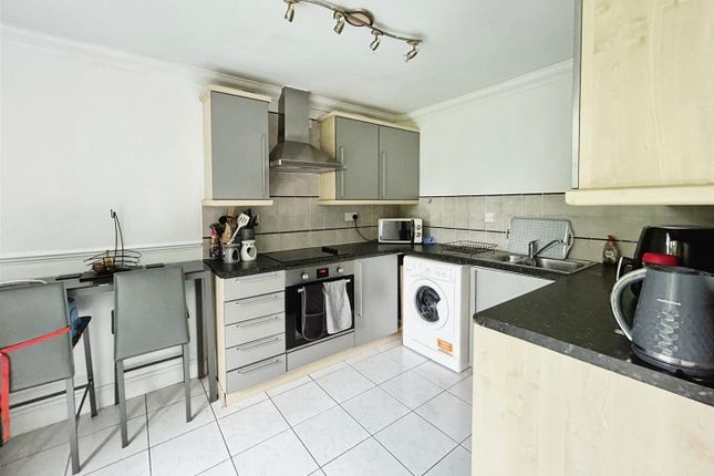Flat 33, Nonington Court, Sandwich Road, Dover photo 4
