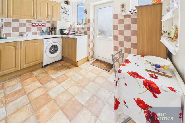 305, Grand Avenue, Cardiff photo 2