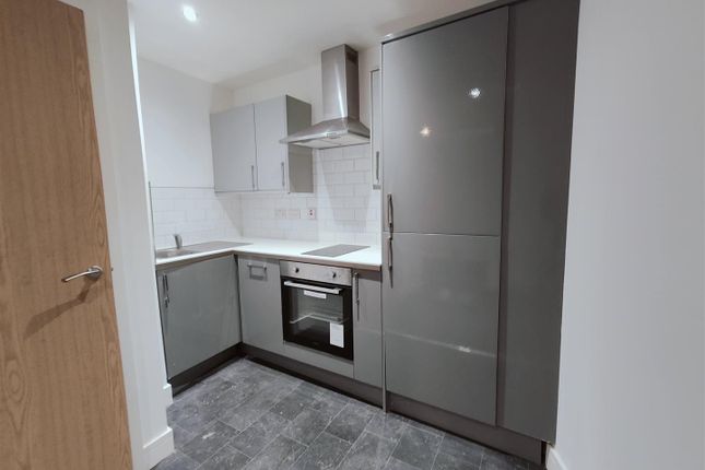FLAT 4, 63 Vicar Lane, Bradford photo 3