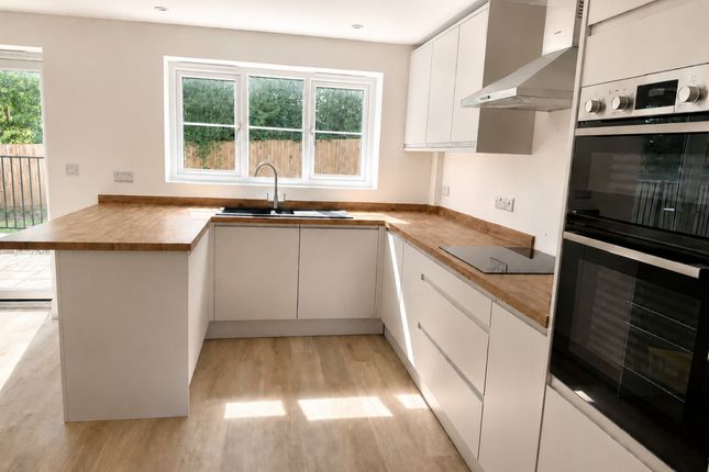 28, Broadweavers Close, Wincanton photo 3