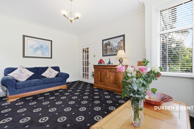 48 Spareleaze Hill, Loughton photo 4