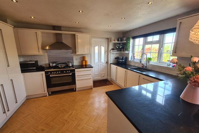 7, Hill Drive, High Peak photo 2