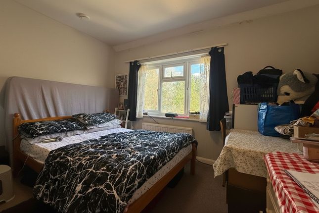34 Manor Waye, Uxbridge photo 4