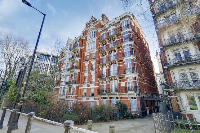 Park Close, Knightsbridge photo 2