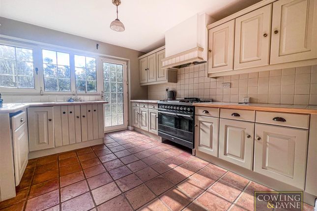 83, Brock Hill, Wickford photo 2