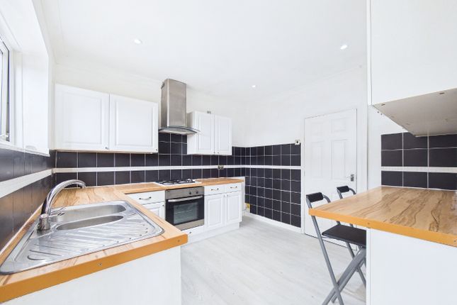 295Daiglen Drive, South Ockendon, Essex photo 2