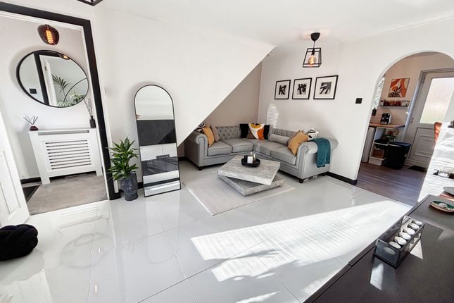 15 Bryn Amlwg, Bridgend photo 2