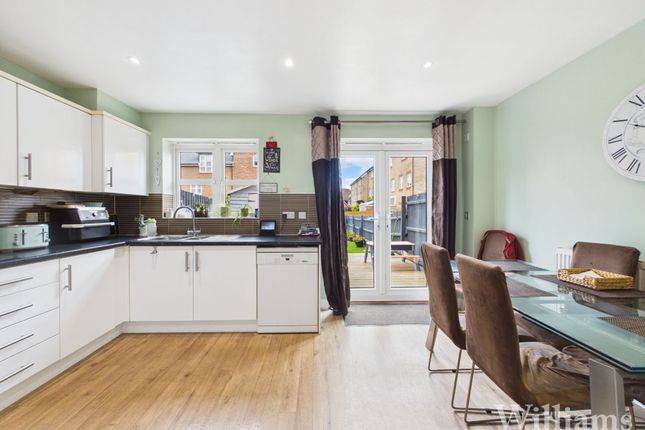 11 Gwendoline Buck Drive, Aylesbury photo 2
