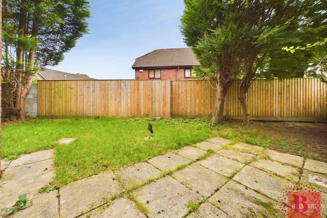 7, Latimer Court, Swansea photo 2