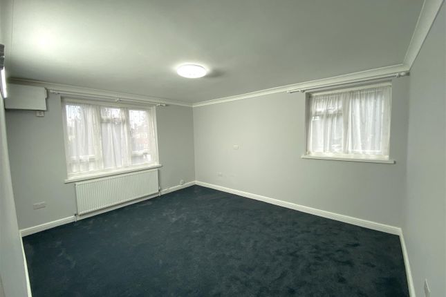 3, Norwood Close, Southall photo 3