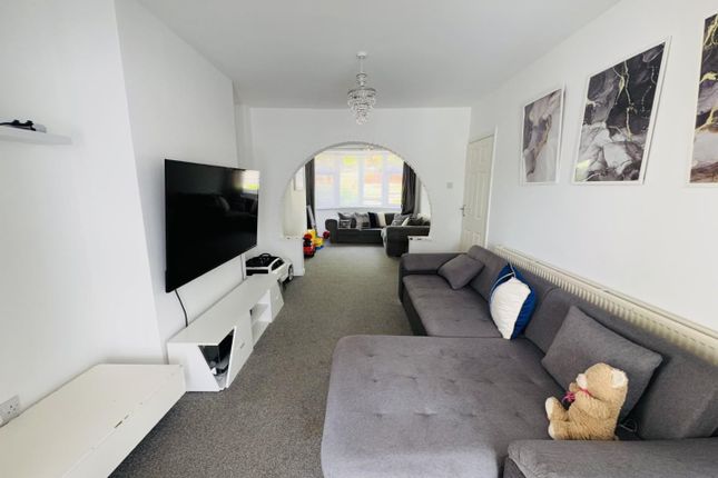 116, Langer Lane, Chesterfield photo 3