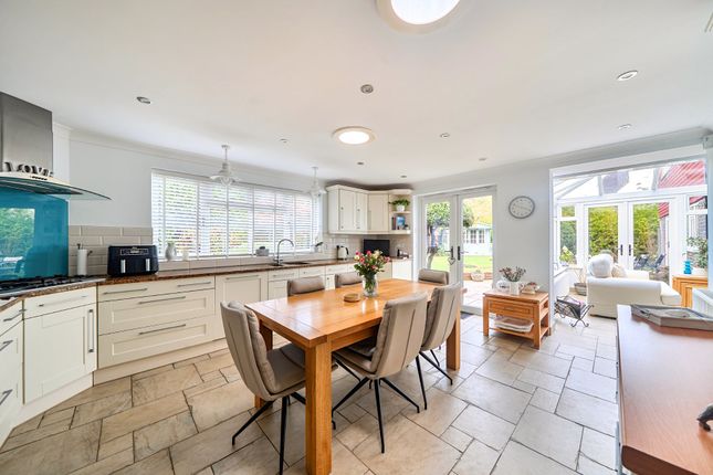Pendennis Close, Surrey photo 3