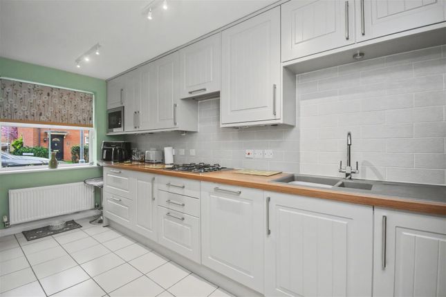 6, Frith Close, Corby photo 3
