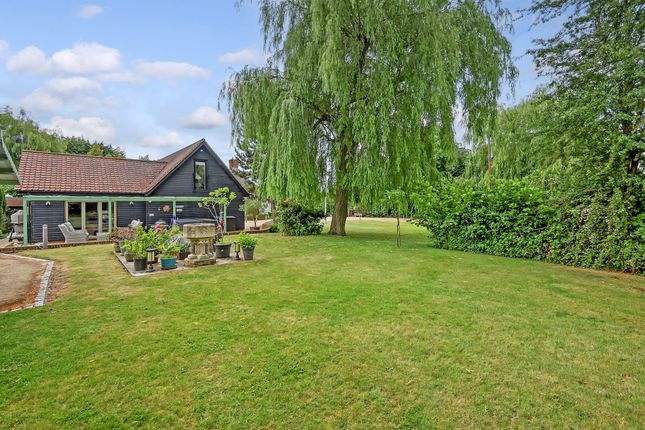 Round House & Taylors Barn, Buttleys Lane, Dunmow photo 3