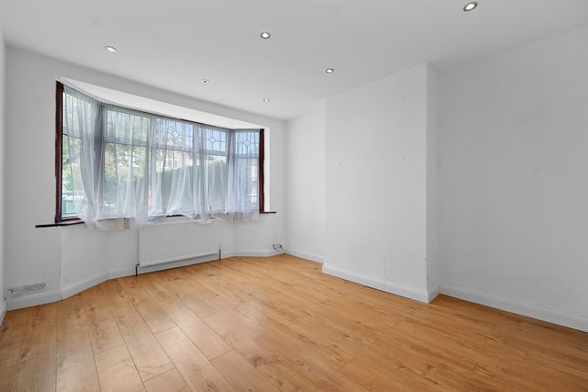 Parkfield Avenue, Harrow photo 4