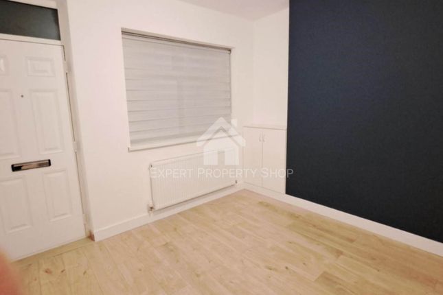 69, Newcastle Avenue, Worksop photo 2