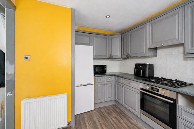 27, Baffin Terrace, Dundee photo 3