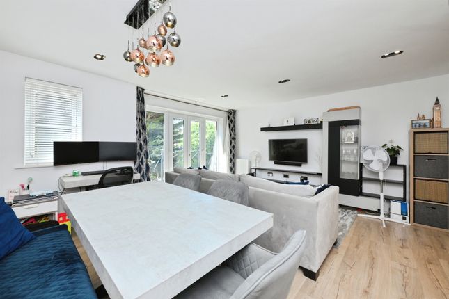 22, Winnipeg Way, Broxbourne photo 4