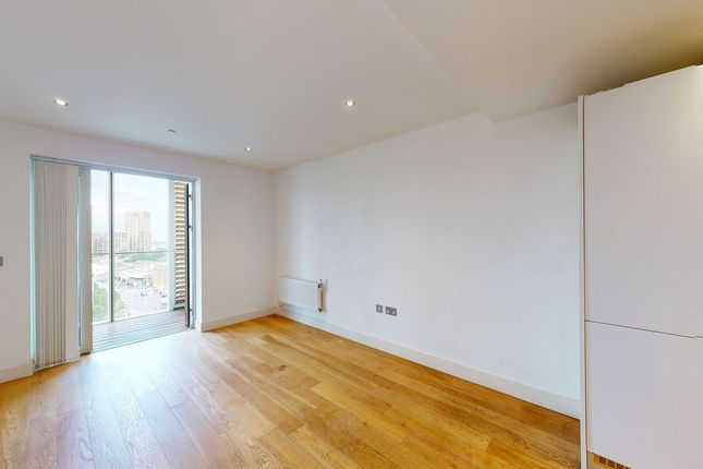 7, Cribb Lodge, London photo 3