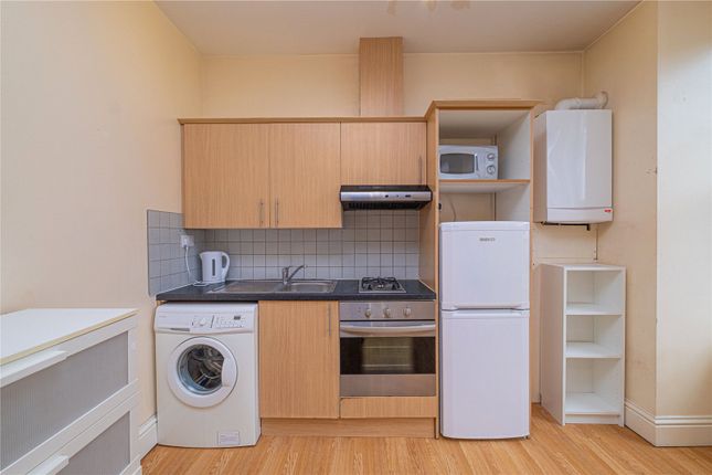 Flat to rent in Fairbridge Road, Archway, London