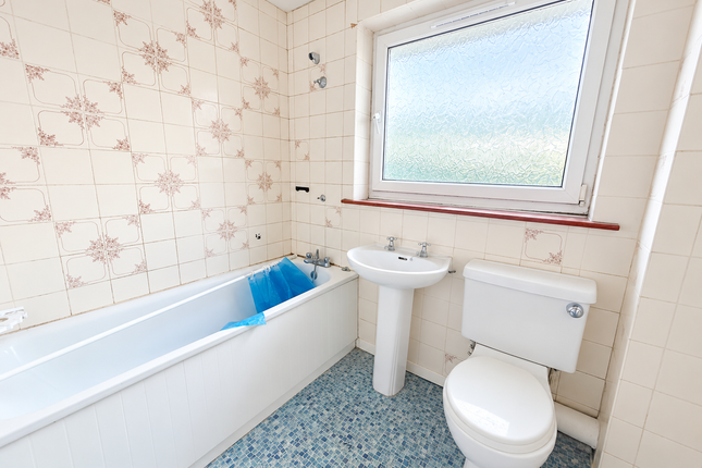 7 Brookside Close, Pontypridd photo 4
