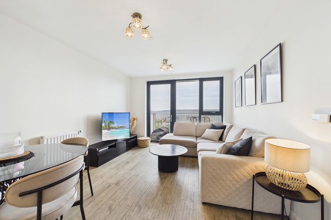 Flat 105, 8, Lakeside Drive, London photo 4