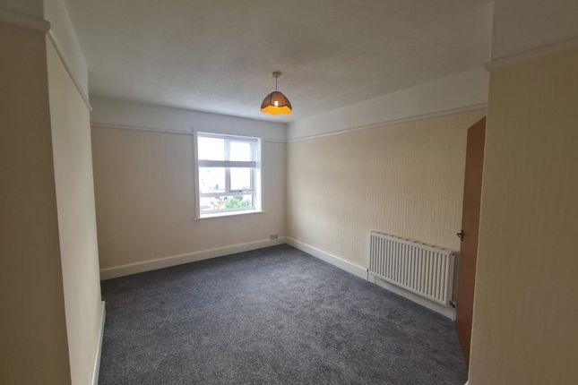 Flat to rent in Southbourne Overcliff Drive, Southbourne, Bournemouth