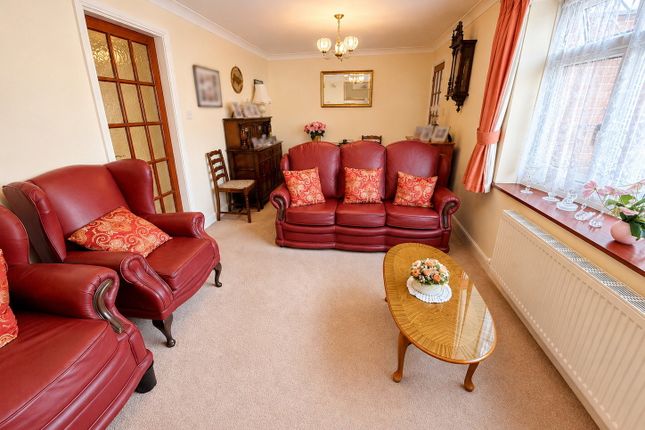 20b, Moss Grove, Kingswinford photo 4