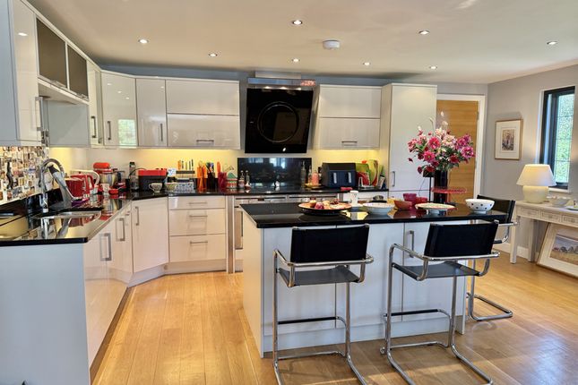 14, Abbey Court, TAVISTOCK photo 2