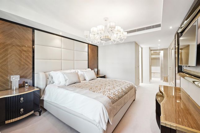 Flat for sale in Lancelot Place, London