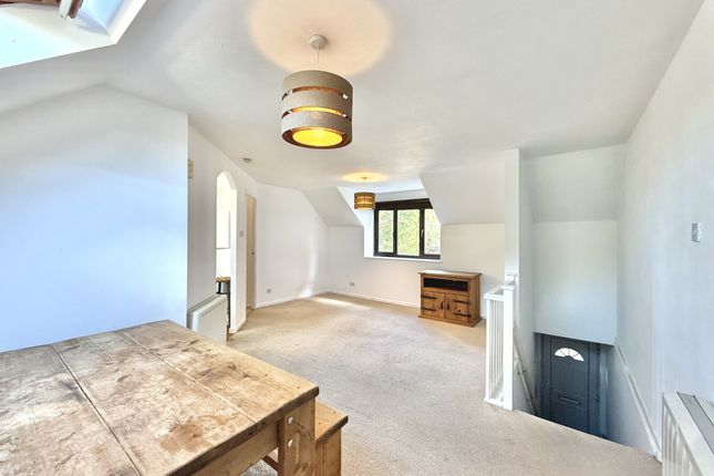 82, Sterling Gardens, London photo 3
