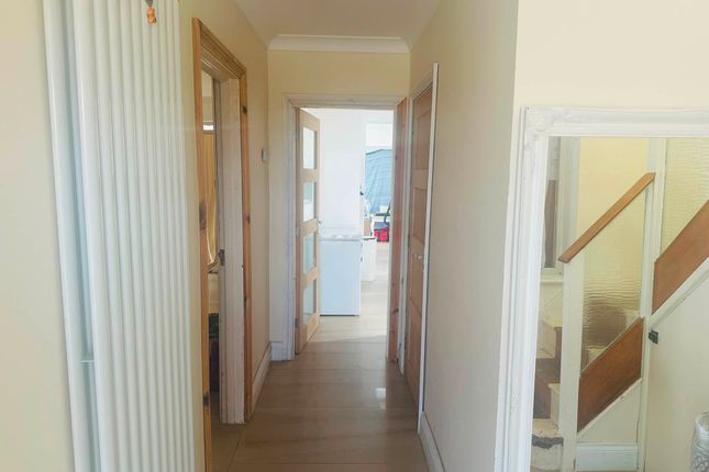 37, Wadhurst Avenue, Luton photo 2