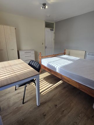 Room 4, 6, Kilvey Terrace, Swansea photo 2
