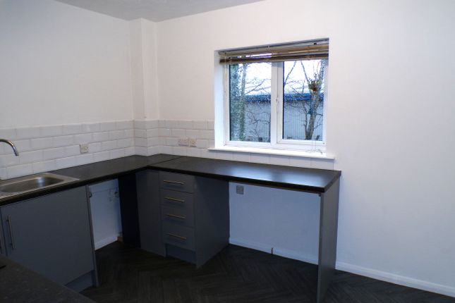 45, Woottons Court, Cannock photo 4