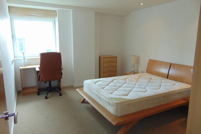 Flat to rent in Masshouse Plaza, Birmingham