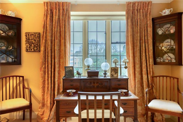 Flat 24 Balliol House,, Manor Fields, London photo 4