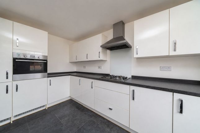 78 Burgundy Drive, Hemel Hempstead photo 4