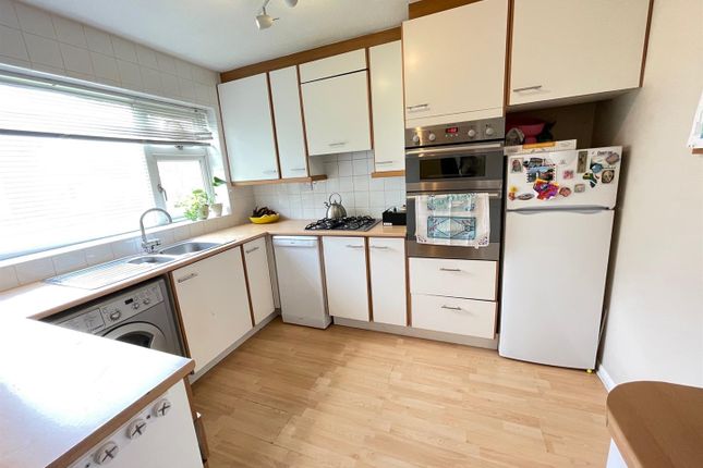 80, Willowhayne Drive, Walton-On-Thames photo 4