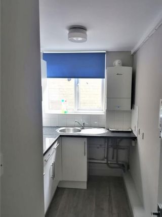 Flat 3, 2, High Street, Knighton photo 5
