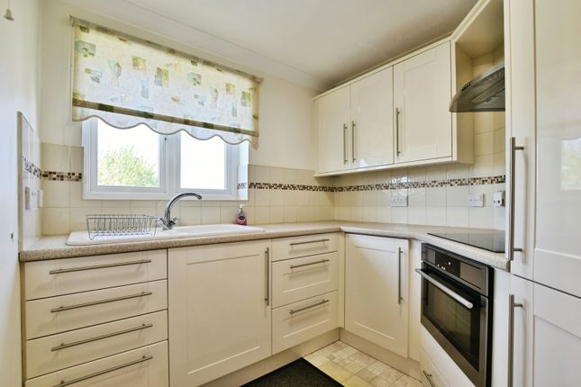 42, Howard Court, Timperley photo 2