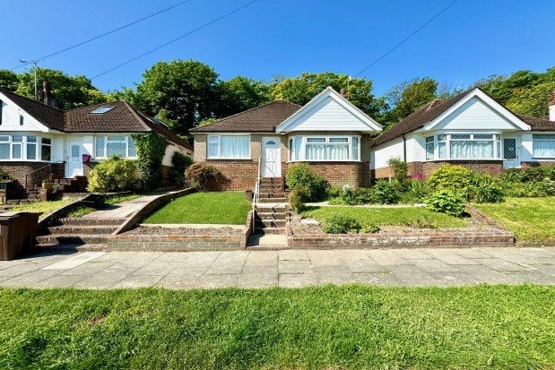 Thumbnail Bungalow to rent in Eley Crescent, Brighton