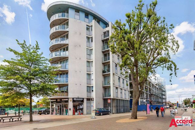 Thumbnail Flat for sale in North Street, Romford